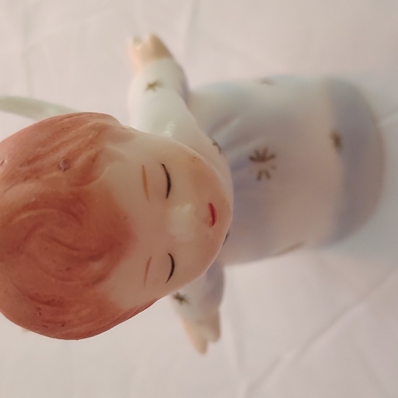 Porcelain Kissing Angels by SB made in Japan,over 3 inches H x 2 1/2 inches W - Picture 7 of 15